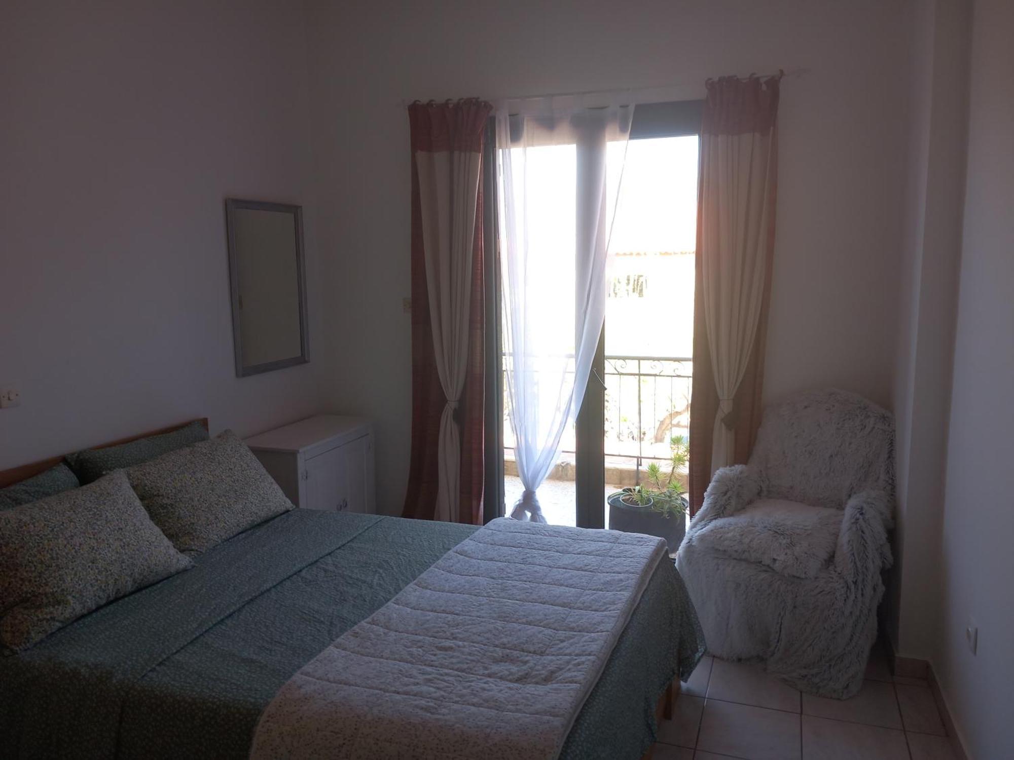Stoupa Beachside Retro Apartment Exterior foto
